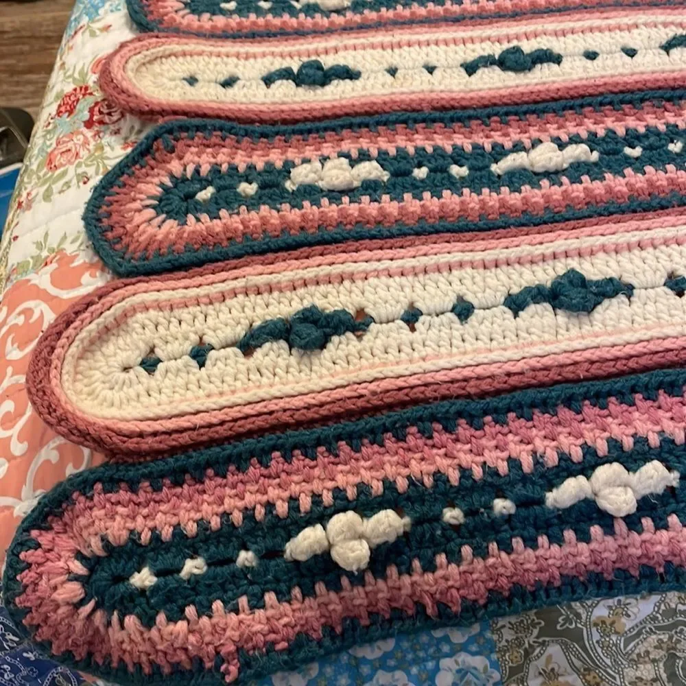 GOURGEOUS HAND CROCHETED AFGHAN IN‎ DUSTY ROSE AND BLUE